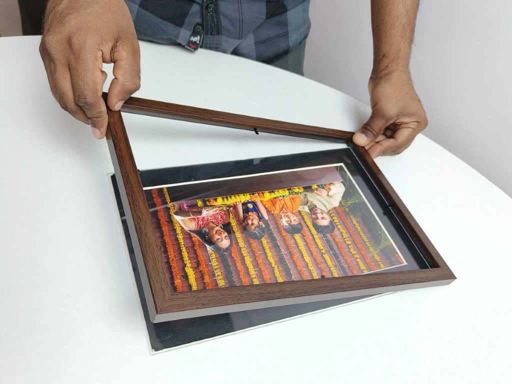 Why Choose Our Custom Photo Frames for Your Home and Office